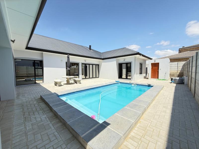 5 Bedroom Property for Sale in Tafelzicht Western Cape